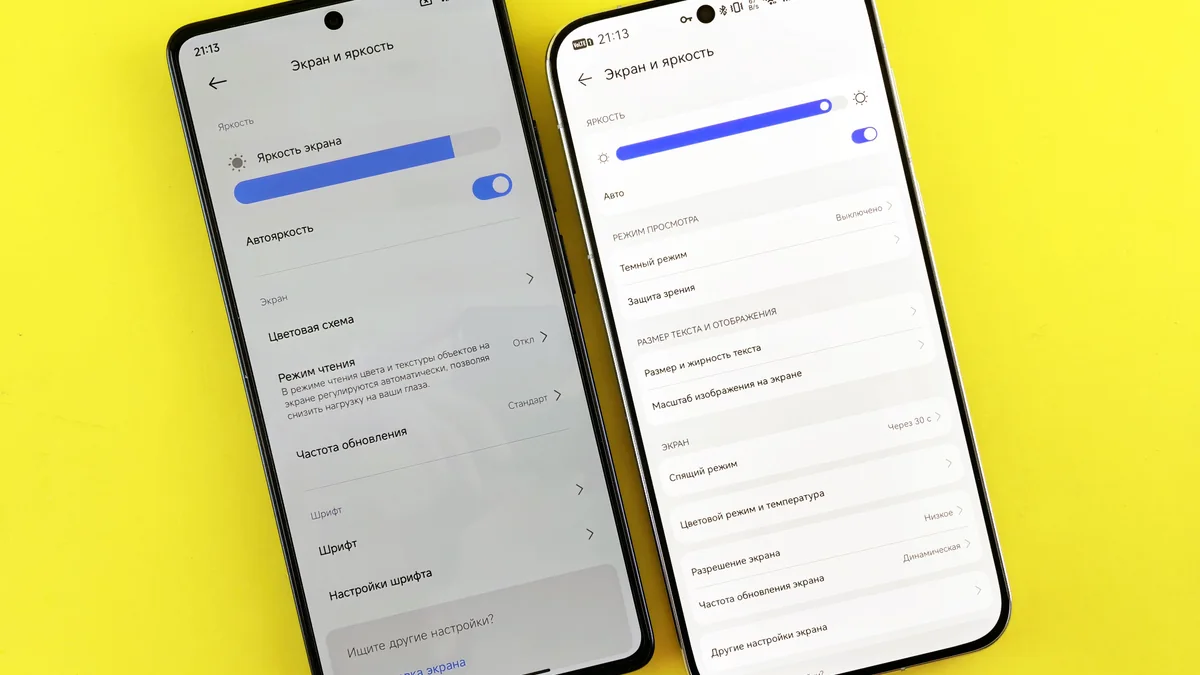 Dois smartphones lado a lado para comparação.