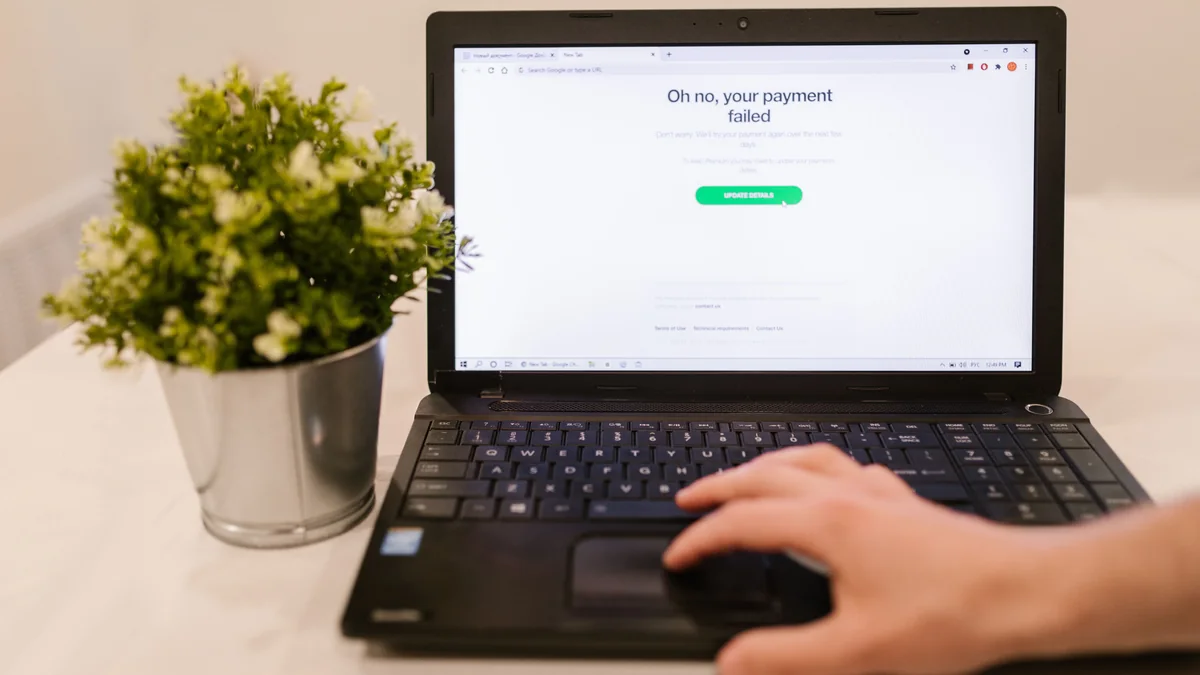 Notebook exibe mensagem de falha ao acessar uma função do site.